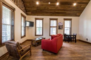 Elk Ridge Village 401B Cozy Cabin with views of Flathead Lake and the mountains - Lakeside - 2