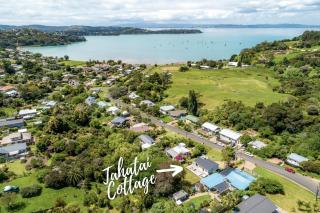 Tahatai Cottage with Spa Pool - Oneroa Village - 9
