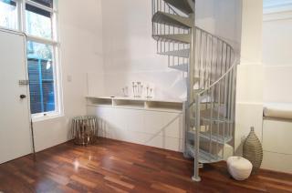 Two-level Apartment with Courtyard - Sydney - 8