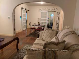 Comfortable 2-Bdrm Spacious Home with Wifi & Patio - Indianápolis - 0