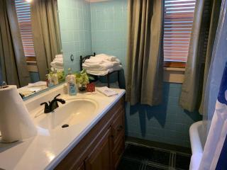 Comfortable 2-Bdrm Spacious Home with Wifi & Patio - Indianápolis - 4