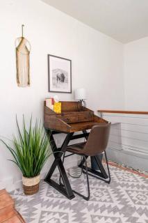 House with Great Beds, Full Kitchen, Fenced Yard - Albuquerque - 6