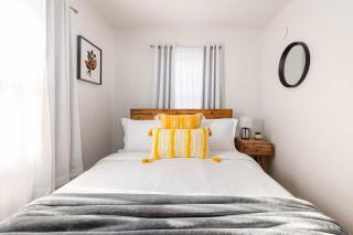 House with Great Beds, Full Kitchen, Fenced Yard - 1