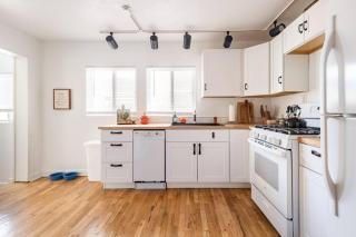 House with Great Beds, Full Kitchen, Fenced Yard - Albuquerque - 2