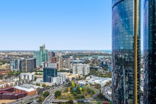 Complete Host Southbank Place Apartments - 0