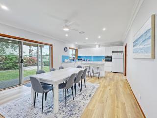 4-Bed Beach House with Garden & Alfresco Dining - Tomakin - 7