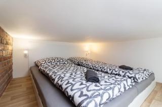 Mezzanine Beds, 10min to Centre with Offsite Parking - 6