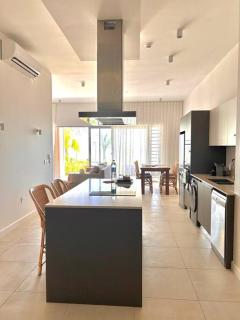 Oceanview Escape - Beachfront Apartment - Grande Gaube - 8