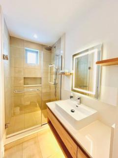 Oceanview Escape - Beachfront Apartment - 1