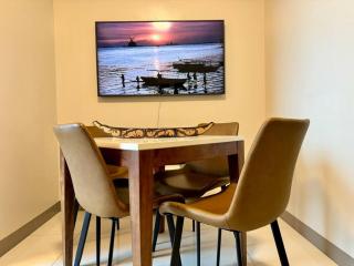 BGC 1BR unit linked to Uptown Mall with own parking - 8