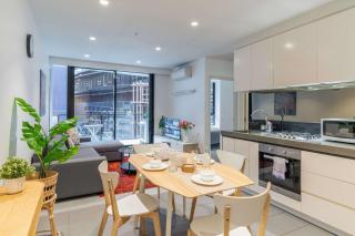 Lucia South Yarra Pool Gym free Parking - 4