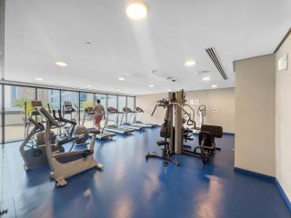 Canal View 1BR w Spa, Sauna, Pool & Gym - Dubai - 3