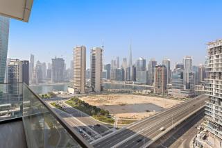 Canal View 1BR w Spa, Sauna, Pool & Gym - Dubai - 5