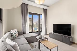 Canal View 1BR w Spa, Sauna, Pool & Gym - Dubai - 9