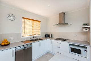 Seaclusion Cottage - Modern renovated beach house - Guilderton - 2