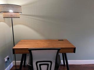 Stylish, Modern Home in Central Dundee Sleeps 4 - 7