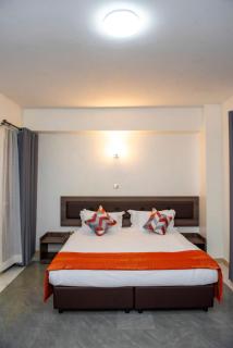 Eliper Hotel - - 2