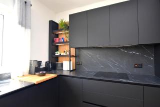 Spacious 3BR Penthouse with Large Front Terrace - Stone BBQ & Sun Loungers - 2