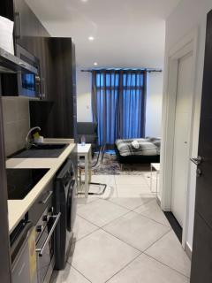 Cozy Abode by Embassy Gardens - 4