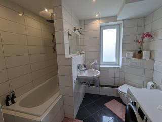 Moderne Ferienwohnung für bis zu 6 Personen - Netflix, PS4, Zentrumsnähe und mehr in Celle - Celle - 4