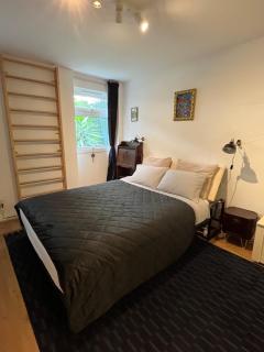 Cozy 1-BR Garden Flat For Up to 4 in East London - London - 4
