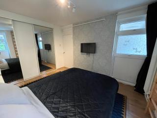 Cozy 1-BR Garden Flat For Up to 4 in East London - London - 1