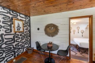 Charming 1BR Cabin with Netflix & Workspace - Gastonia - 8