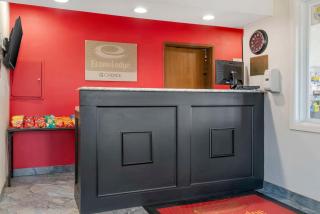 Econo Lodge Traverse City South - 8
