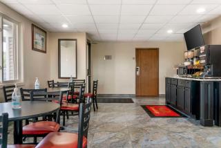 Econo Lodge Traverse City South - 7