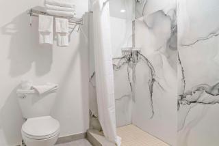 Econo Lodge Traverse City South - 3