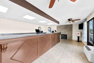 Clarion Inn & Suites near the Leconte Center Pigeon Forge - Pigeon Forge - 4