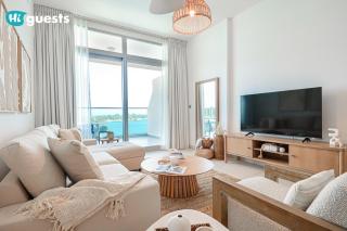 HiGuests - Premier Beachfront Stylish 2BR Apt Plus Maid Room - Dubai - 1