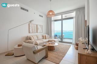 HiGuests - Premier Beachfront Stylish 2BR Apt Plus Maid Room - Dubai - 9