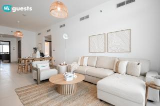 HiGuests - Premier Beachfront Stylish 2BR Apt Plus Maid Room - Dubai - 5