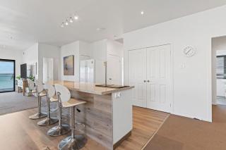 Breath taking Bay Views Private Pad Spacious - 4