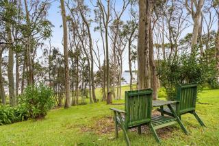 Cozy Lakefront Home Pet Friendly - Gorokan - 4