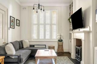 Multi Level Surry Hills Home with Terrace - Sydney - 4