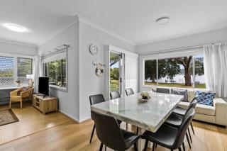 Waterfront Vista with Jetty Access Woy Woy - 9