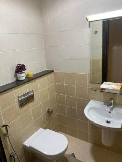 Comfortable 2-BR apt in JVC, Dubai with Balcony - Dubai - 5