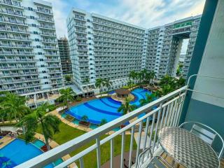 Pool View 1BR 2-4 Guests, 5 mins to Mall of Asia - Manila - 0