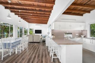 Sally Beach house with ocean views - 5