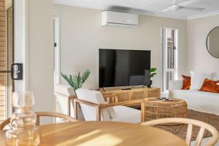 Sea La Vie One 400m to waters edge - 5