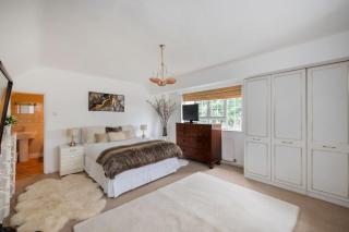 5 Bed Home with Private Parking - 25 Mins To Central London - Cockfosters - 8