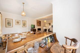 5 Bed Home with Private Parking - 25 Mins To Central London - Cockfosters - 1