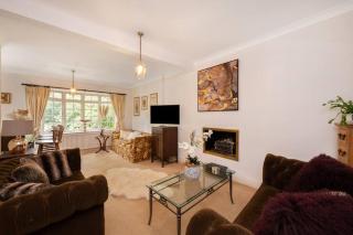 5 Bed Home with Private Parking - 25 Mins To Central London - Cockfosters - 7