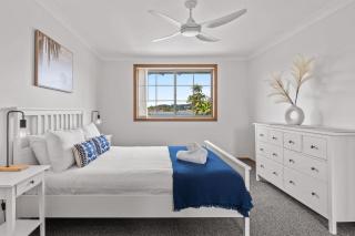 Shoreline Retreat 900m to the beach - 1