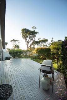 Ocean Views Walk to Malua Beach EV & Pet Friendly - Malua Bay - 4