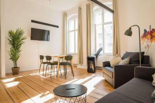 LUXURY at Rosenthaler Platz - Berlino - 0