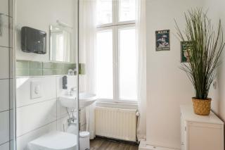 LUXURY at Rosenthaler Platz - Berlino - 4