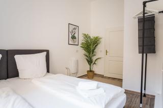 LUXURY at Rosenthaler Platz - Berlino - 5